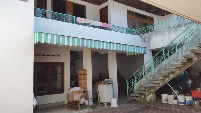 Rumah Belanda di jalan Ciliwung Sayap Dago Strategis buat Usaha atau Kantor.