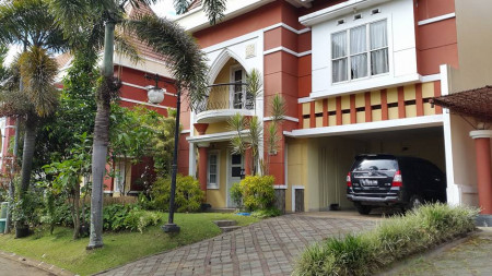 FULL FURNISHED Rumah 2 LANTAI terawat Furnished di Parahyangan RUMAH Villa