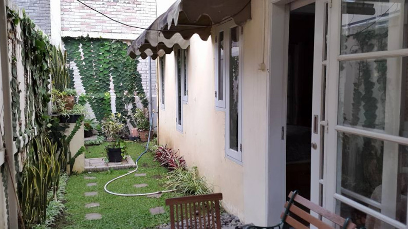 FULL FURNISHED Rumah 2 LANTAI terawat Furnished di Parahyangan RUMAH Villa