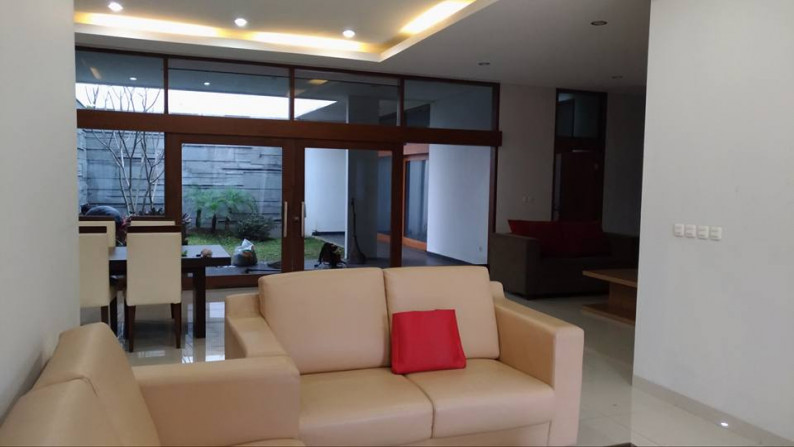 FULL FURNISHED Rumah Mewah Expatriat di Komp. Budisari, Setiabudhi - Bandung Utara.