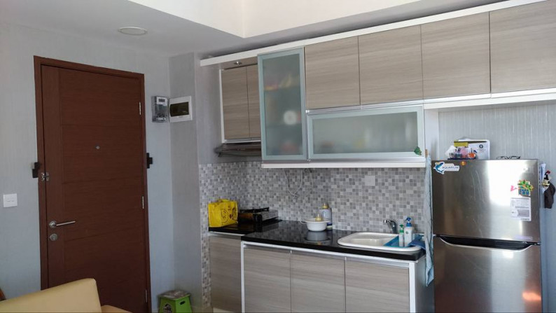 FULL FURNISHED APARTMENT SUDIRMAN SUITE Mewah SUDAH GANTI LANTAI DAN KERAMIK SEMUA.