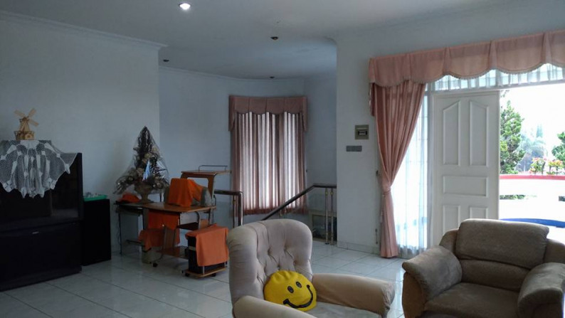 RUMAH 2 LANTAI FULL FURNISHED GRAHA PUSPA , SERSAN BAJURI - LEMBANG BANDUNG  UTARA