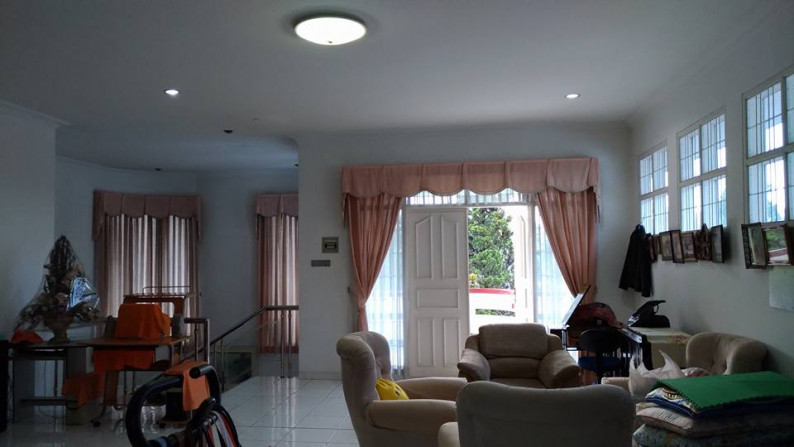 RUMAH 2 LANTAI FULL FURNISHED GRAHA PUSPA , SERSAN BAJURI - LEMBANG BANDUNG  UTARA