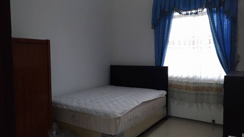 LANGKA!! RUMAH 2 LANTAI FURNISHED TERAWAT DI SETRA DUTA GRANDE