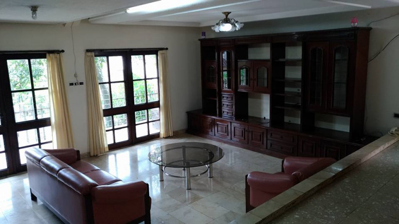 RUMAH SEMI FURNISHED DI BUDISARI SAYAP SETIABUDHI, STRATEGIS KE MANA2 SEWA