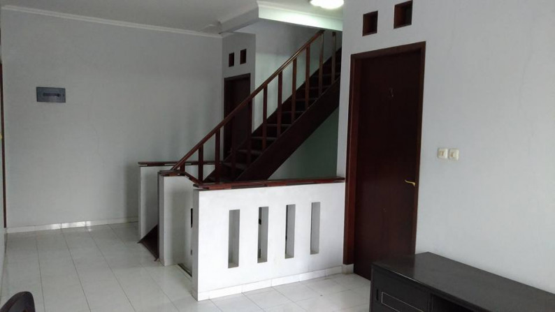 RUMAH/ GUEST HOUSE 2 LANTAI, DI SAYAP BUAH BATU/ PELAJAR PEJUANG- JUAL