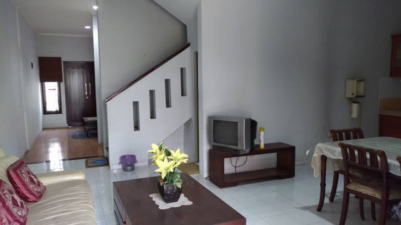 RUMAH/ GUEST HOUSE 2 LANTAI, DI SAYAP BUAH BATU/ PELAJAR PEJUANG- JUAL