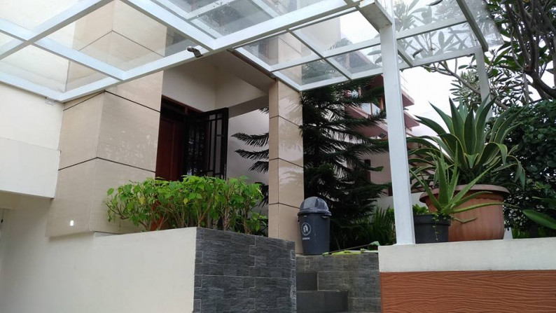 FURNISHED RUMAH 2 LANTAI LUX DI PONDOK HIJAU, SEJUK DAN NYAMAN BANDUNG UTARA