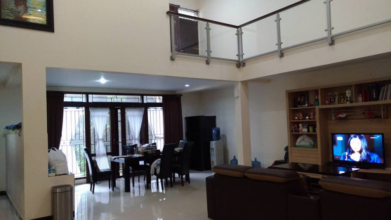 FURNISHED RUMAH 2 LANTAI LUX DI PONDOK HIJAU, SEJUK DAN NYAMAN BANDUNG UTARA