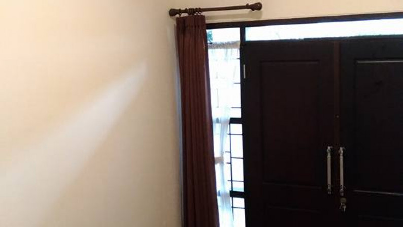 FURNISHED RUMAH 2 LANTAI LUX DI PONDOK HIJAU, SEJUK DAN NYAMAN BANDUNG UTARA