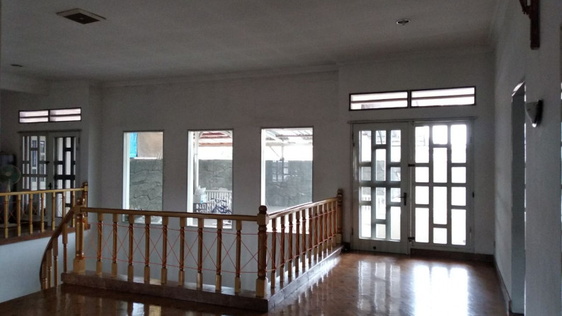 rumah taman holis indah jual