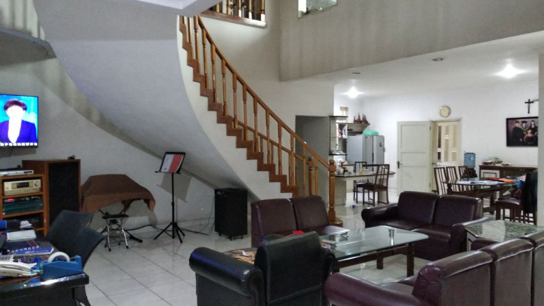 rumah taman holis indah jual