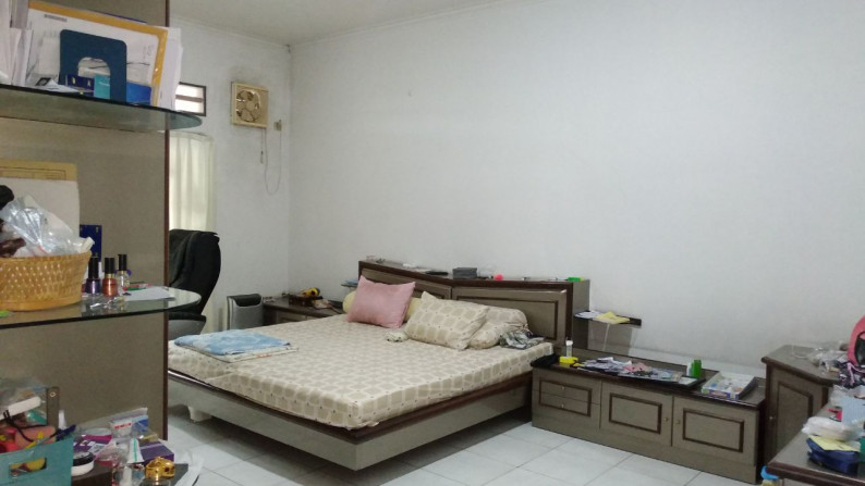 rumah taman holis indah jual