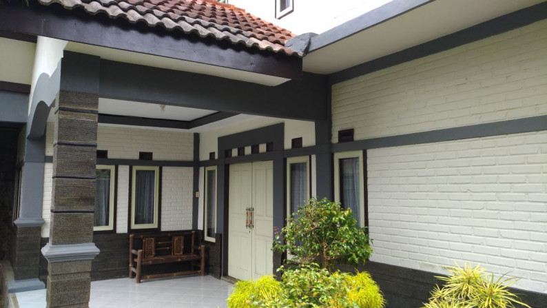 guest house penginapan pemondokan hostel inn villa lembang cikole tangkuban perahu gunung putri jual