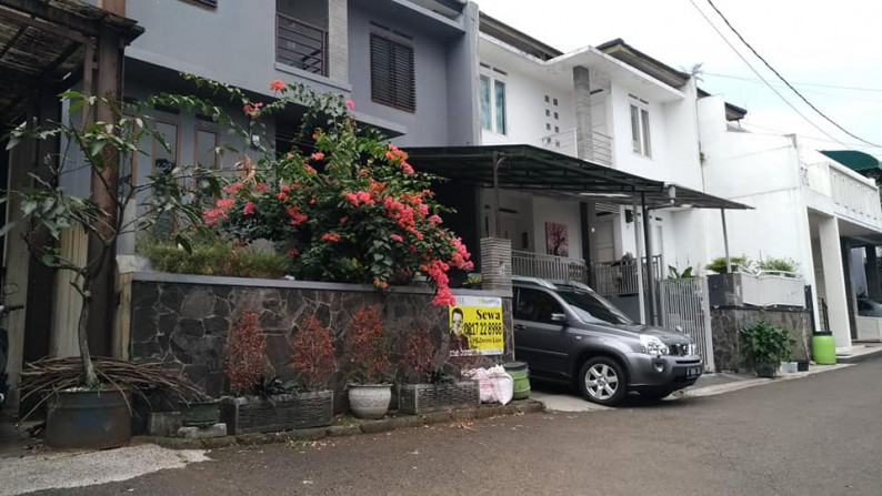 Sewa Murah! Rumah 2 lantai Semifurnished di Perumahan Duta Prima, Belakang Setraduta!!