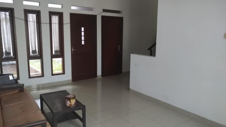 Sewa Murah! Rumah 2 lantai Semifurnished di Perumahan Duta Prima, Belakang Setraduta!!