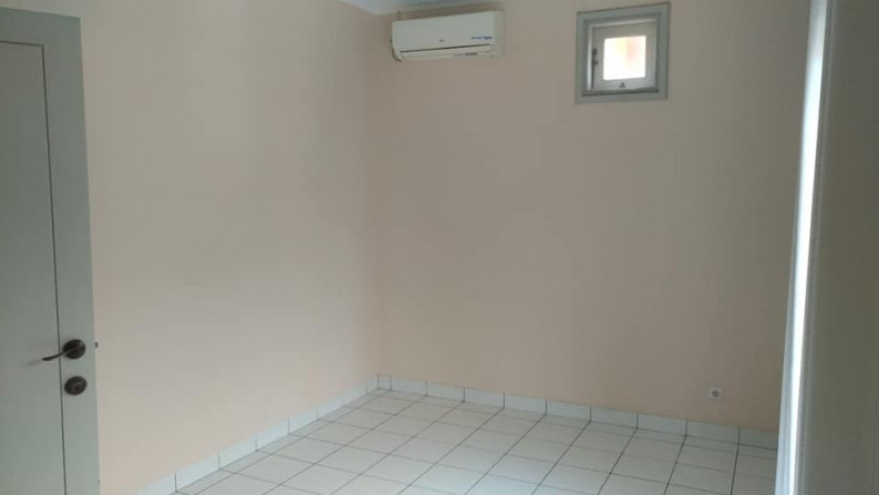 LANGKA! MURAH! RUMAH 2 TINGKAT TERAWAT SEMI FURNISHED di Komplek PRV Geger Kalong