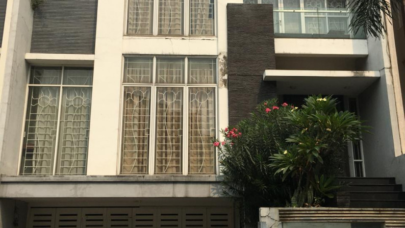 Rumah Cantik,siap huni di Srengseng