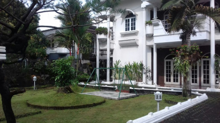 Rumah besar di daerah Suci, Harga menarik.