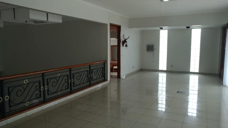 RARE! RUMAH MEWAH BESAR 2,5 LANTAI FURNISHED BUDISARI, SETIABUDI DISEWAKAN