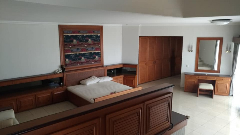 RARE! RUMAH MEWAH BESAR 2,5 LANTAI FURNISHED BUDISARI, SETIABUDI DISEWAKAN