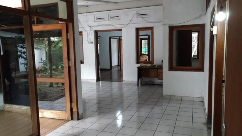 Langka !! Rumah Belanda di Cipaganti Mainroad, sangat strategis dan prestigious!!