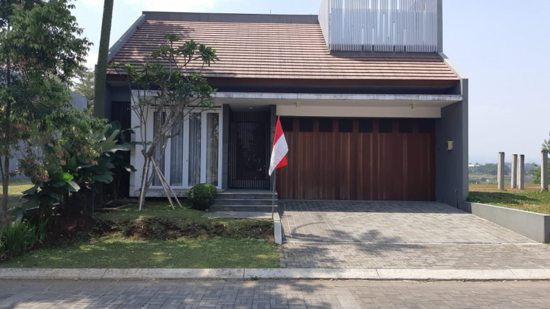 Rumah Full Furnished dengan High End Furniture Kota Baru Parahyangan