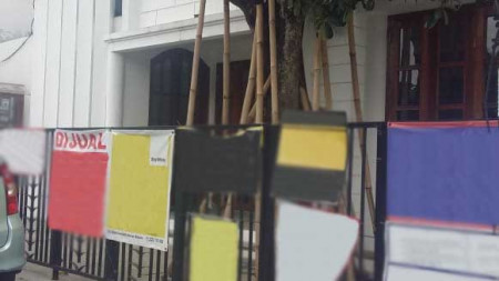 Disewakan Rumah Siap Huni, Interior Elegan, Hunian Nyaman dan Asri @Rajawali, Bintaro Sektor 9