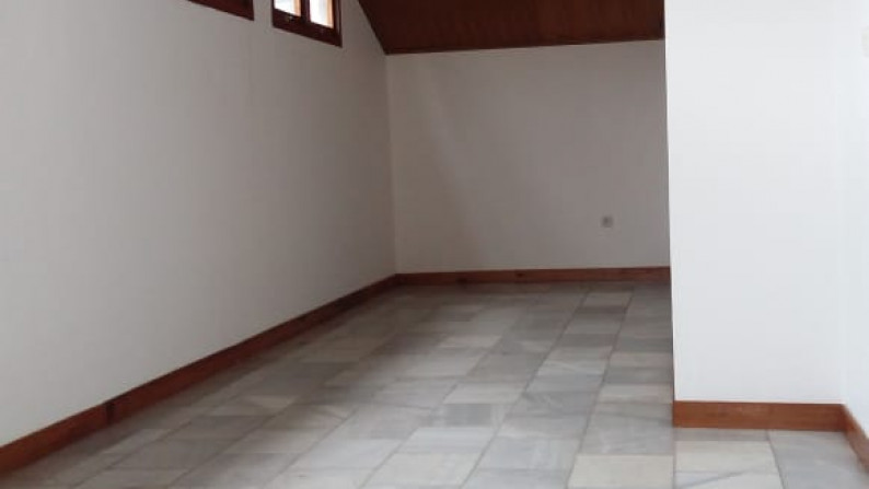 Disewakan Rumah Siap Huni, Interior Elegan, Hunian Nyaman dan Asri @Rajawali, Bintaro Sektor 9