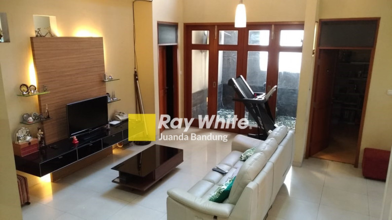 LANGKA HARGA FANTASTIS!! RUMAH 2 Lantai Semifurnished di BATUNUNGGAL INDAH, TERAWAT DAN PRIMA!!