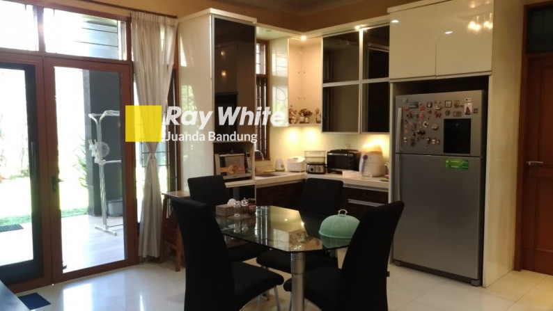 LANGKA HARGA FANTASTIS!! RUMAH 2 Lantai Semifurnished di BATUNUNGGAL INDAH, TERAWAT DAN PRIMA!!