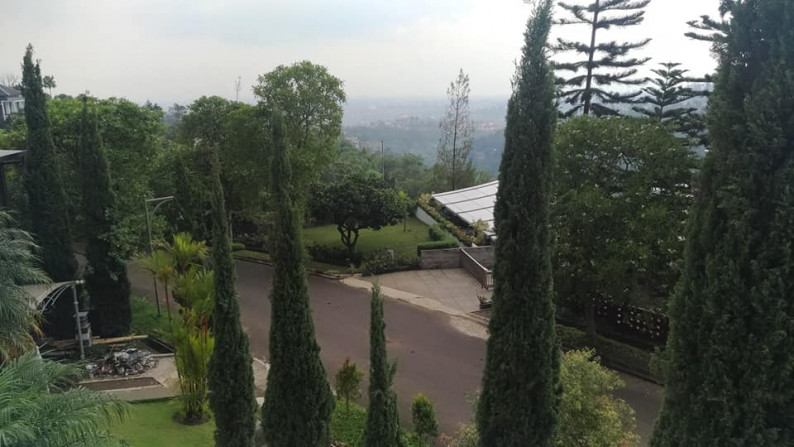 BAGUS! RUMAH 2,5 LANTAI DI DAGO PAKAR, MEWAH DAN KOKOH!