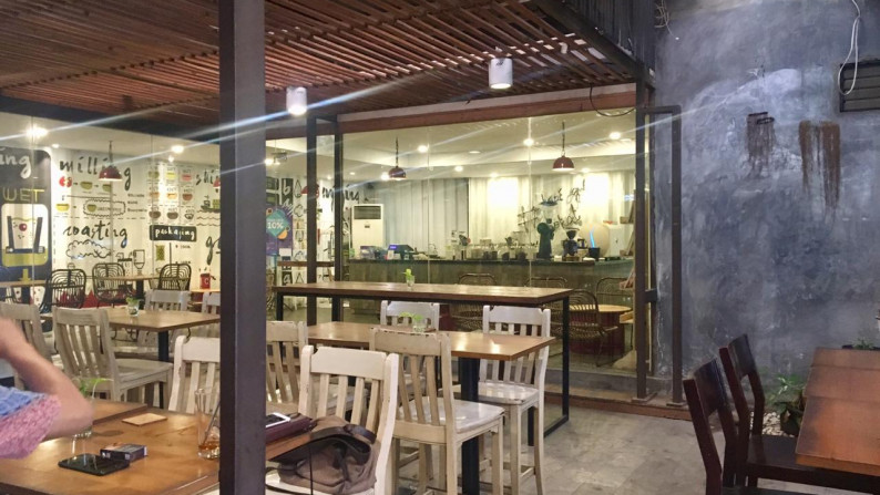 Dijual Gedung Lokasi Strategis dan Lokasi Yang Menguntungkan @Raya Perdagangan, Veteran