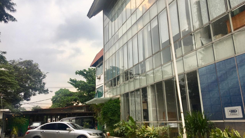 Dijual Gedung Lokasi Strategis dan Lokasi Yang Menguntungkan @Raya Perdagangan, Veteran