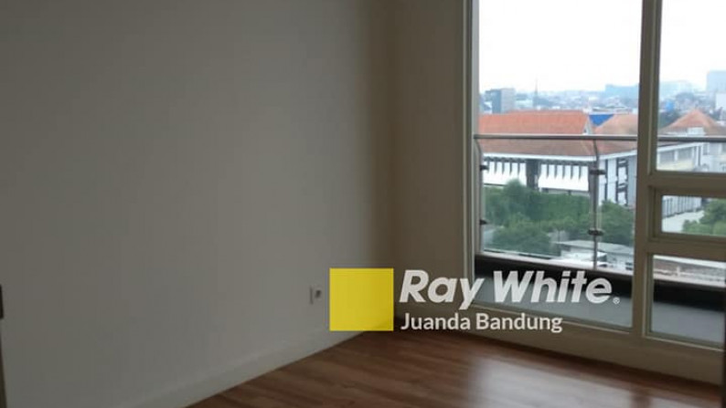 LANGKA HARGA FANTASTIS!! APT LANDMARK 3 BR INCLUDE AC!! LANTAI 8 VIEW POOL DAN CITY