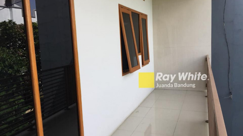 RUMAH LUX 2 LANTAI Di Komp. IPTN  sayap Cihanjuang dekat Borma Cimahi