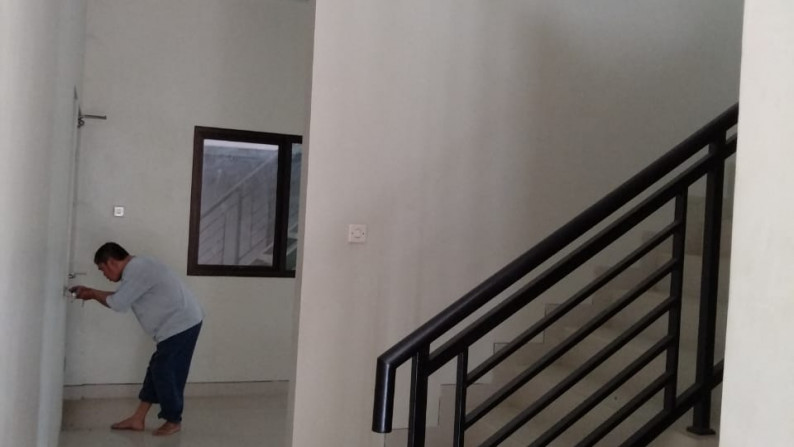 Gudang Siap Pakai, Kawasan Industri, dan Strategis @Jl Wibawa Mukti, Bekasi