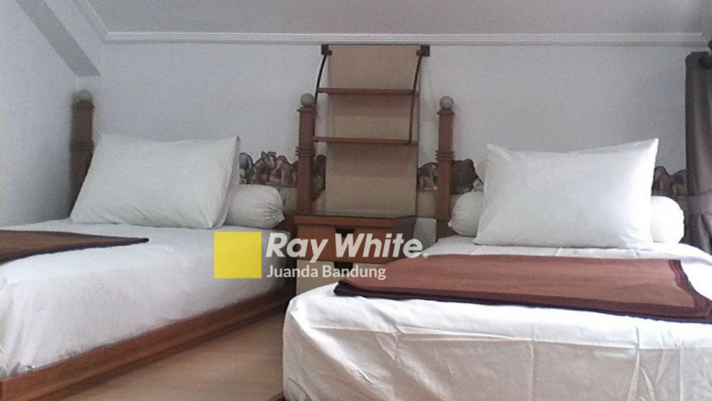 Rumah Full-Furnished yang Homey dan Mewah dengan View Bandung