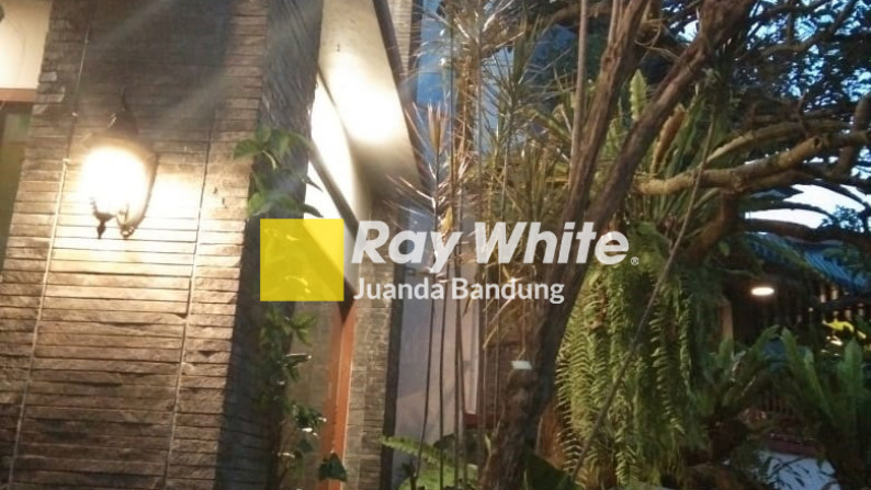 Rumah Full-Furnished yang Homey dan Mewah dengan View Bandung