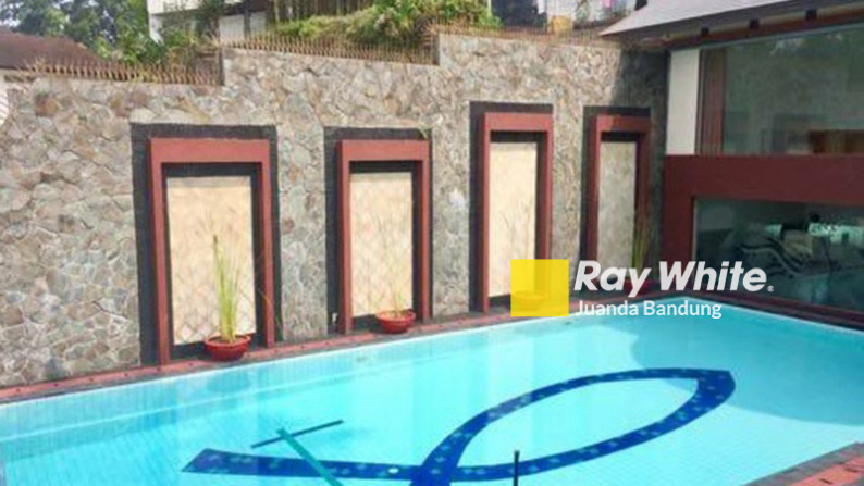 Rumah Full-Furnished yang Homey dan Mewah dengan View Bandung