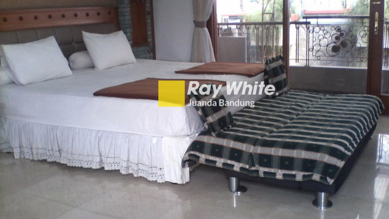 Rumah Full-Furnished yang Homey dan Mewah dengan View Bandung