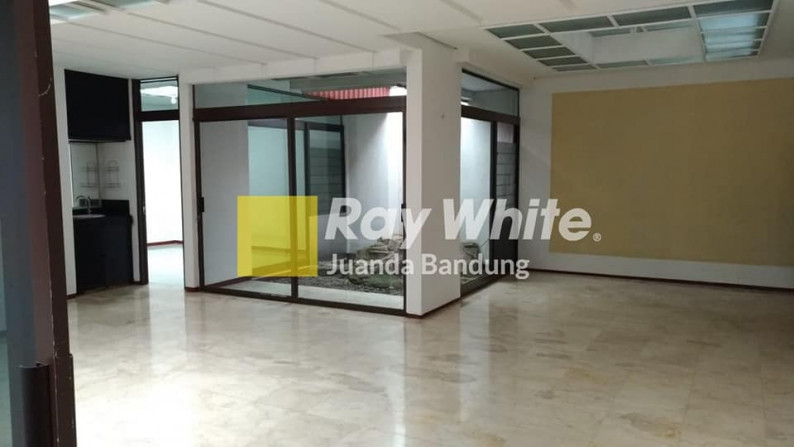 Harga Menarik sewa Rumah 1 lantai SemiFurnished bersih- terawat di Budisari,Setiabudi!!