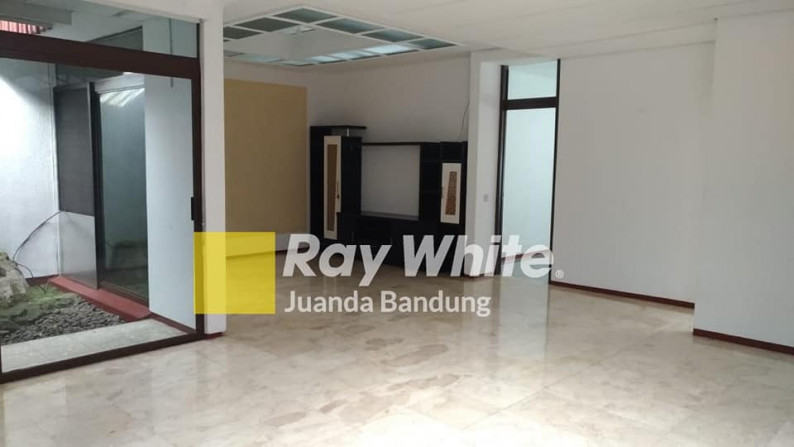 Harga Menarik sewa Rumah 1 lantai SemiFurnished bersih- terawat di Budisari,Setiabudi!!