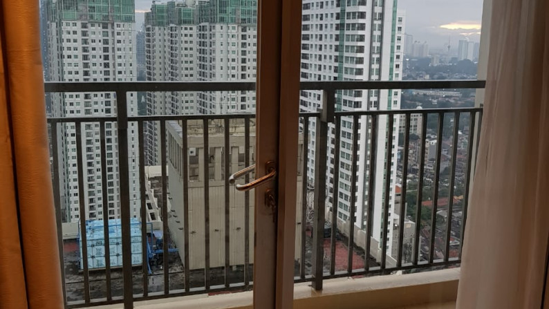 Apartemen Cosmo Mansion siap huni,cantik di Jakarta Selatan