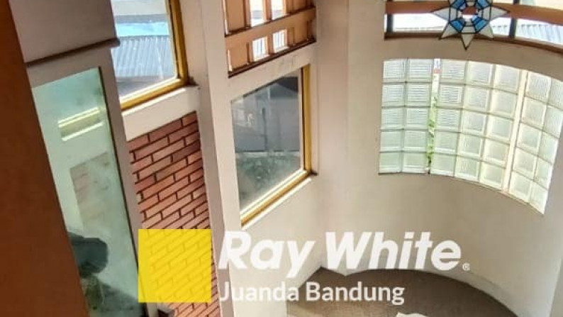 LANGKA ! Rumah 2 lantai terawat Rancakendal Dago Pakar siap huni!