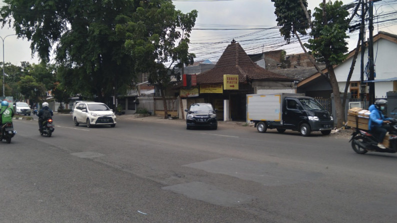 Harga menarik. RUMAH USAHA di Mainroad Antapani