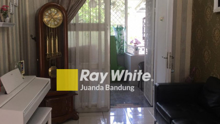 SOLD!! Rumah Semi-furnished, sudah Renovasi Cantik Kota Baru Parahyangan