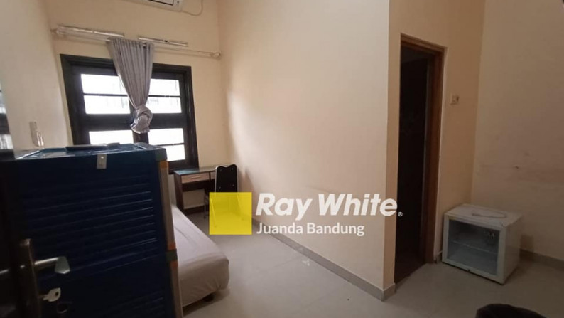 Langka! Rumah Kost 2 lantai di sayap Sudirman strategis di tengah kota! Full furnished tinggal lanjut! saat ini full booked! Jual!