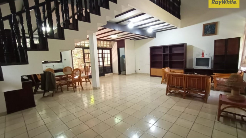 Langka & Murah! Rumah terawat di Sayap Cipaganti, disewakan strategis!