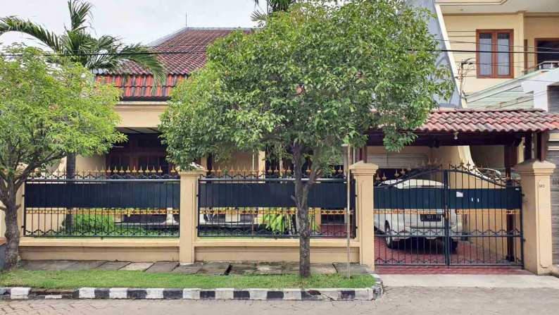 Rumah di Gayungsari Barat, Bangunan Kokoh, Bagus & Terawat, Row Jalan Lebar, Siap Huni